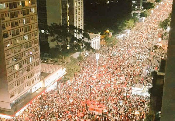 Brasil contra el golpe, con una multitud en la calle