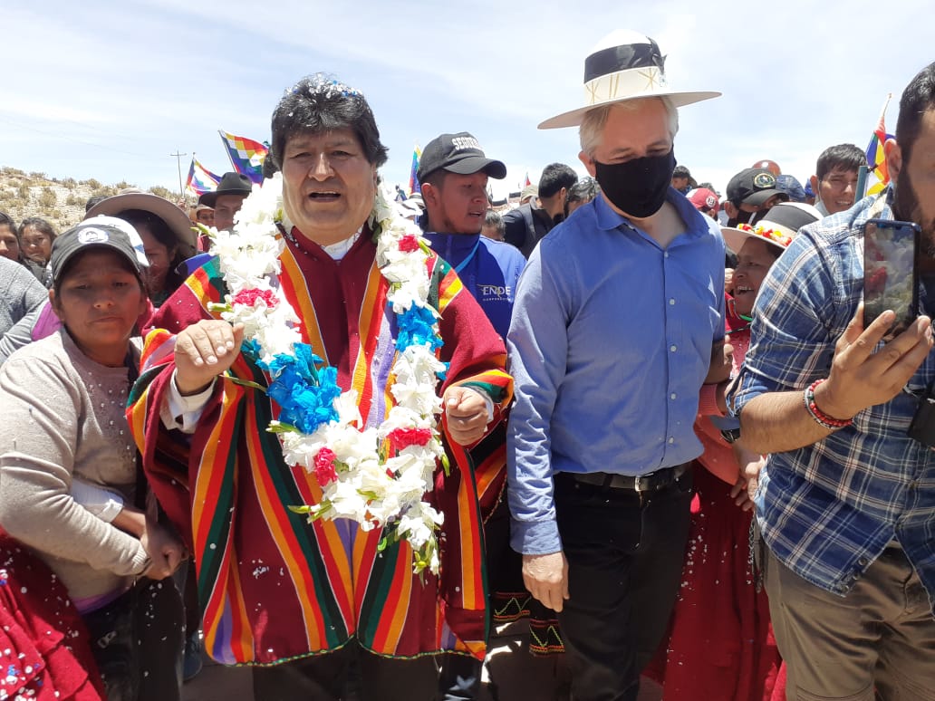 Evo volvió abrazado por su pueblo